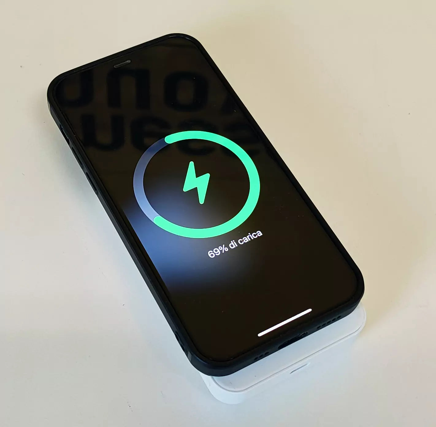 Zeus Power Bank MagSafe 10.000 mAh Ricarica Wireless Qualcomm Quick Charge 3.0 Compatibile con Iphone Samsung Xiaomi Huawei Zeus Power Bank MagSafe 10.000 mAh Ricarica Wireless Qualcomm Quick Charge 3.0 Compatibile con Iphone Samsung Xiaomi Huawei